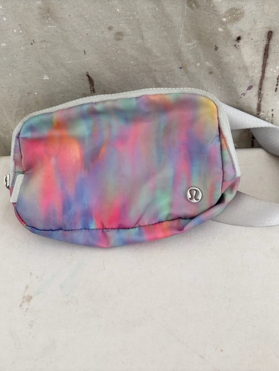 lululemon athletica Handbags - Lululemon Everywhere Belt Bag Prism Wash Print Multi / Vapor Tie Dye Rainbow 1L 